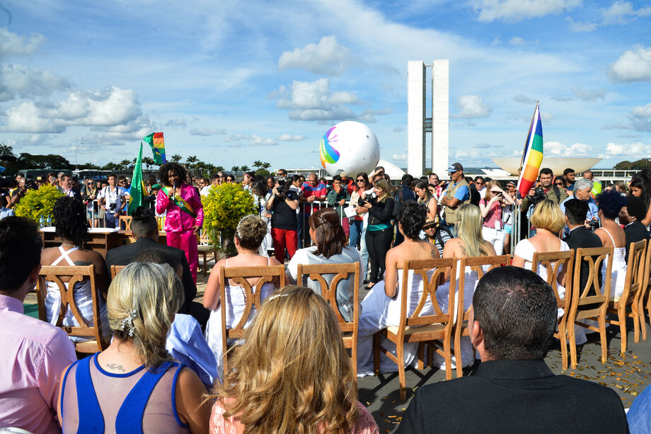 Projeto De Lei Que Busca Proibir Casamento Homoafetivo Avan A Na C Mara