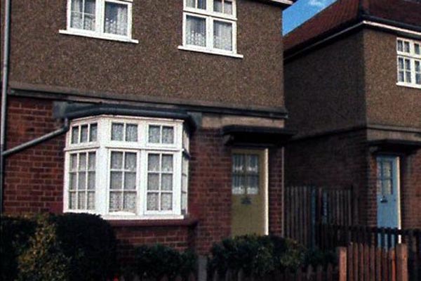 A verdadeira casa da família Hodgson, em Enfield, Londres (Foto: Divulgação)