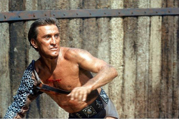 Kirk Douglas no épico “Spartacus” (1960), de Stanley Kubrick