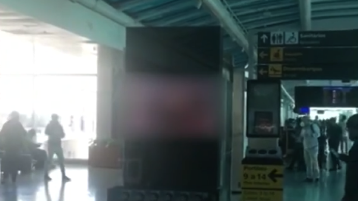 Vídeo: telões de aeroporto no Rio exibem filme pornô após ataque hacker -  Diário do Litoral