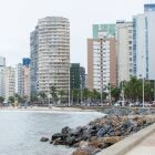 Histórica praia do litoral brasileiro está sendo gradualmente engolida pelo mar