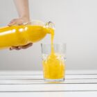 Além do metanol, novo composto proibido é encontrado em sucos e vinhos no Brasil