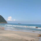 Cidade no litoral desponta como destino mais seguro para banho de mar em SP