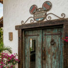 A 300 metros da praia, 'Airbnb da Disney' &eacute; sucesso entre adultos e crian&ccedil;as no litoral de SP