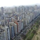 Selva de concreto &agrave; beira-mar: Litoral de SP supera a capital e tem a cidade mais vertical do Brasil