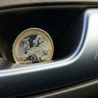 Viu uma moeda na ma&ccedil;aneta do carro? N&atilde;o abra a porta e entenda o perigo imediatamente