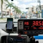 Como o tax&iacute;metro decide o pre&ccedil;o e quais 'regras invis&iacute;veis' os taxistas brasileiros devem seguir