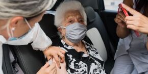 SV vacina idosos de 80 a 84 anos neste sábado; RG, CPF e comprovante são obrigatórios