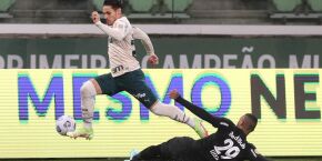 Erros defensivos custam caro e Palmeiras leva 4 do Bragantino em casa