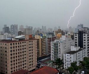 Raios e granizo: O que voc&ecirc; deve fazer antes, durante e ap&oacute;s o temporal, segundo a Defesa Civil.