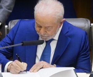 Entenda o que vai mudar com a nova lei trabalhista para os domingos e feriados.