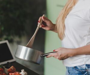 Como evitar que uma panela ferva e transborde? A ciência tem um truque simples e eficaz.