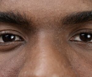 Chip promete devolver a visão e virar fenômeno da saúde já em 2026.