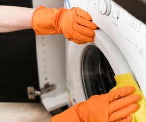 Engenheiro qu&iacute;mico: 'Refrigerante e vinagre n&atilde;o s&atilde;o adequados para limpar a m&aacute;quina de lavar roupa'.