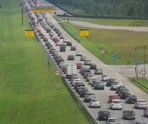 AGORA: Turistas pegam as estradas para curtir almo&ccedil;o de Carnaval em casa.