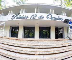 Secret&aacute;rio 'lavou' o ap&ecirc; de gasolina antes de matar os filhos, aponta per&iacute;cia.