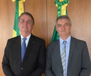Sobrenome de peso: Irm&atilde;o de Bolsonaro recebe t&iacute;tulo de 'Amigo de Peru&iacute;be' nesta semana.
