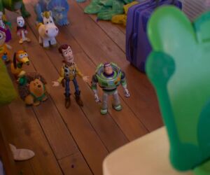 'Toy Story 5': Woody e sua turma enfrentam o dom&iacute;nio dos tablets em novo trailer emocionante.