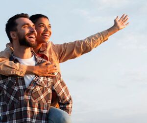 Brasil entra no ranking da felicidade e revela o que mais impacta a vida da popula&ccedil;&atilde;o; veja a lista.