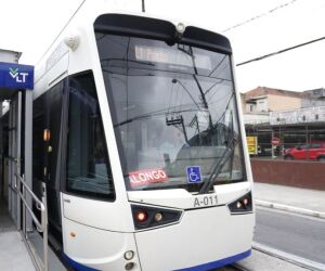 Aten&ccedil;&atilde;o, motorista: Santos recebe 60 sem&aacute;foros para opera&ccedil;&atilde;o do VLT; veja impactos no tr&acirc;nsito.
