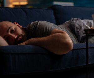 Ele diz n&atilde;o dormir h&aacute; mais de 60 anos, intriga m&eacute;dicos e desafia a ci&ecirc;ncia.