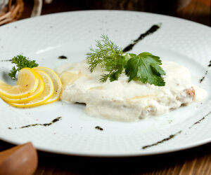 Esque&ccedil;a o bacalhau: til&aacute;pia ao molho branco &eacute; op&ccedil;&atilde;o f&aacute;cil e perfeita para a Semana Santa.