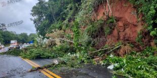 Deslizamento de terra interdita outro trecho da Rodovia Padre Manoel da N&oacute;brega nesta sexta (27)