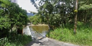 Turistas se encantam com ponte invertida, constru&iacute;da pela Petrobras como travessia in&eacute;dita