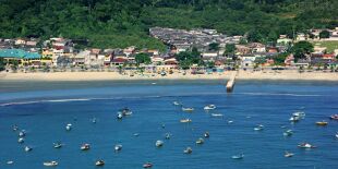 Praia mais polu&iacute;da do Litoral fica impr&oacute;pria quase o ano todo  e ainda atrai turistas