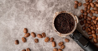 Borras de café no jardim: conheça 5 plantas que não toleram este adubo