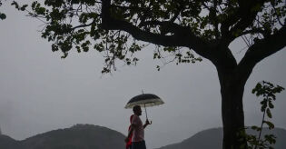 Inmet emite alerta para temporais com até 50mm de chuva e ventos intensos no litoral de SP