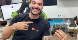 Técnico se reinventa em momento de luto e transforma amor por videogames em negócio