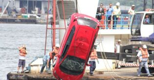 Idosa e c&atilde;o salvos por Praticagem em acidente que interrompeu o Porto de Santos em 2016