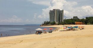 Praia tem sol quase 365 dias por ano e ainda conta com paisagens de tirar o f&ocirc;lego