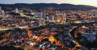 Quase 1/3 dos vinhos de SP s&atilde;o produzidos aqui: tradi&ccedil;&atilde;o, festa da uva e sabores incompar&aacute;veis