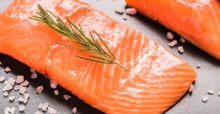 'Toda a ind&uacute;stria do salm&atilde;o corria risco de colapso': como esse peixe virou fen&ocirc;meno global