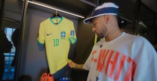 Entre diversas gl&oacute;rias, Neymar revela o item mais doloroso da sua abrangente estante de trof&eacute;us