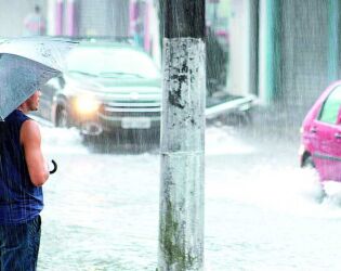 Alerta de ventania: frente fria chega com força e derruba calor no Litoral de SP.