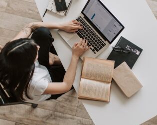 Saiba como cursar um técnico ou profissionalizante de graça, online e com certificado.