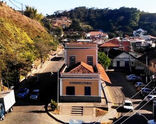 Conheça a 'Cidade da Seresta' que encanta com o 'Túnel que chora' da família imperial.