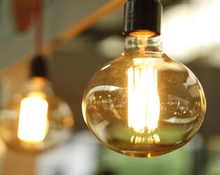 Conta de luz pode ficar mais barata por conta de nova medida provisória.