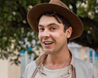 '&Ecirc;ta Mundo Melhor!': Candinho vive a semana mais transformadora da novela.