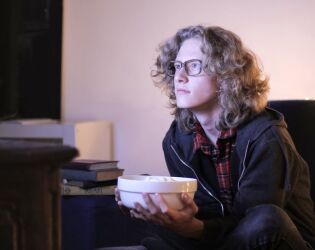 Marca japonesa de TV que vendeu muito no Brasil volta forte, agora para fãs exigentes.