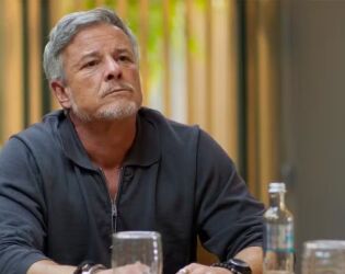 'Dona de Mim': Jaques corre, manipula e finalmente sente o gosto da pr&oacute;pria queda.