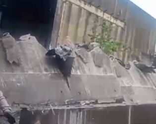 Muro desaba e fere duas pessoas em tradicional bairro de Santos; VÍDEO.