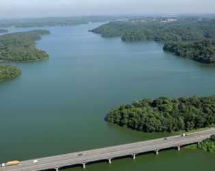 Vai passar o R&eacute;veillon na praia? Estradas ao litoral t&ecirc;m apoio 24h para motoristas.