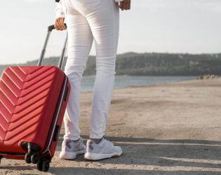 Jovem percorre o mundo em busca de experi&ecirc;ncias e quer visitar todos os pa&iacute;ses antes dos 25 anos.