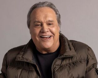 Globo vai reprisar tributo ao diretor Dennis Carvalho ap&oacute;s o 'Altas Horas'.