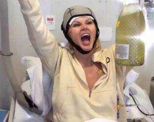 Val Marchiori celebra fim da quimioterapia com brinde e carreata em SP: "Abra&ccedil;o coletivo".