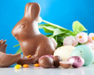 Trocar ovo de P&aacute;scoa por barra de chocolate pode n&atilde;o salvar seu or&ccedil;amento em 2026.